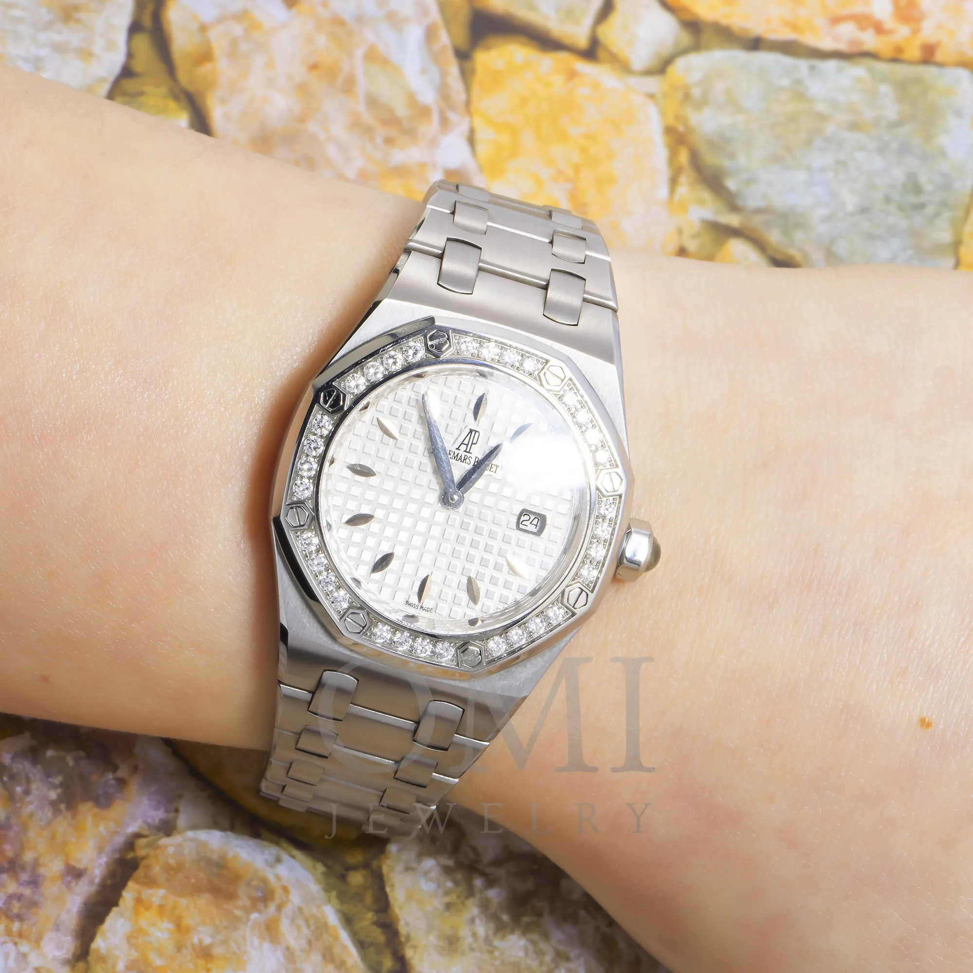 Audemars Piguet Royal Oak Quartz Ladies 33mm Stainless Steel Silver Dial Diamond Bezel 67651ST.ZZ.1261ST.01