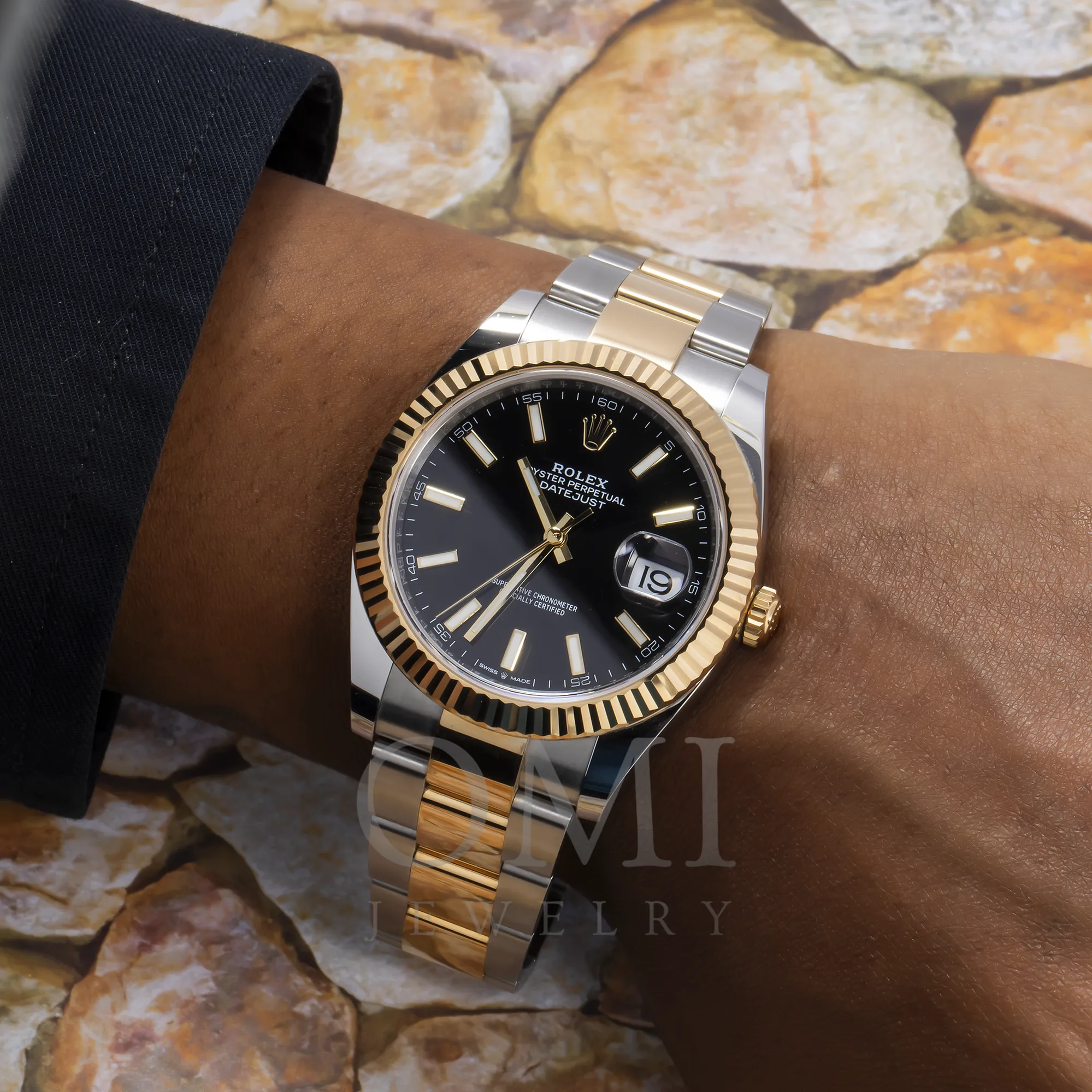 ROLEX DATEJUST 126333 41MM BLACK DIAL WITH TWO TONE OYSTER BRACELET.